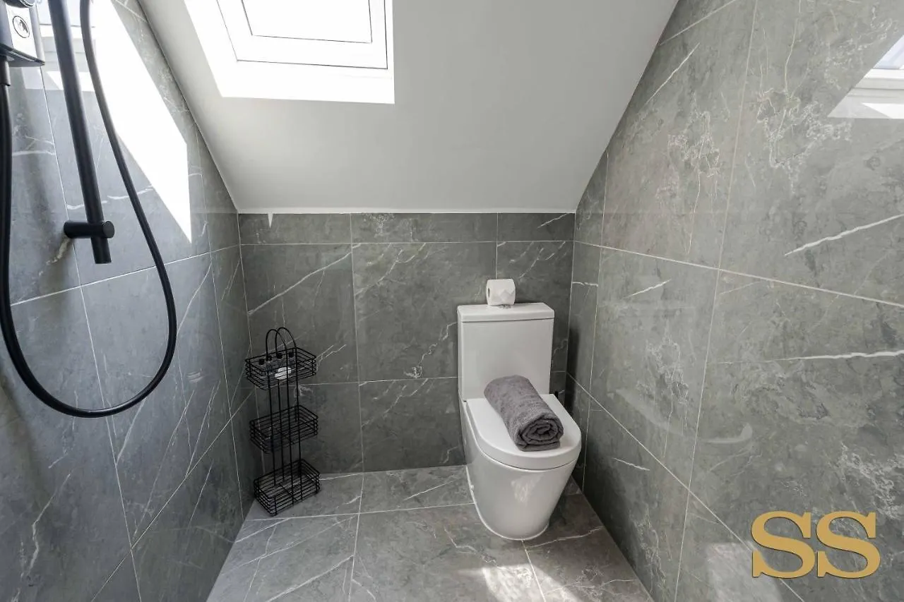 Pearl Penthouse: O2 Academy Proximity with Beach Access Bournemouth