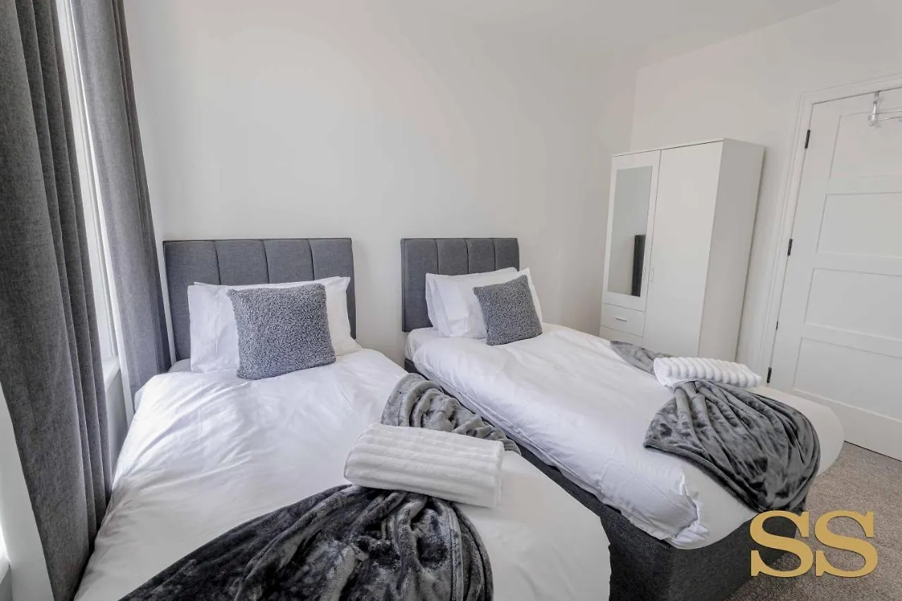 Apartment Pearl Penthouse: O2 Academy Proximity with Beach Access Bournemouth