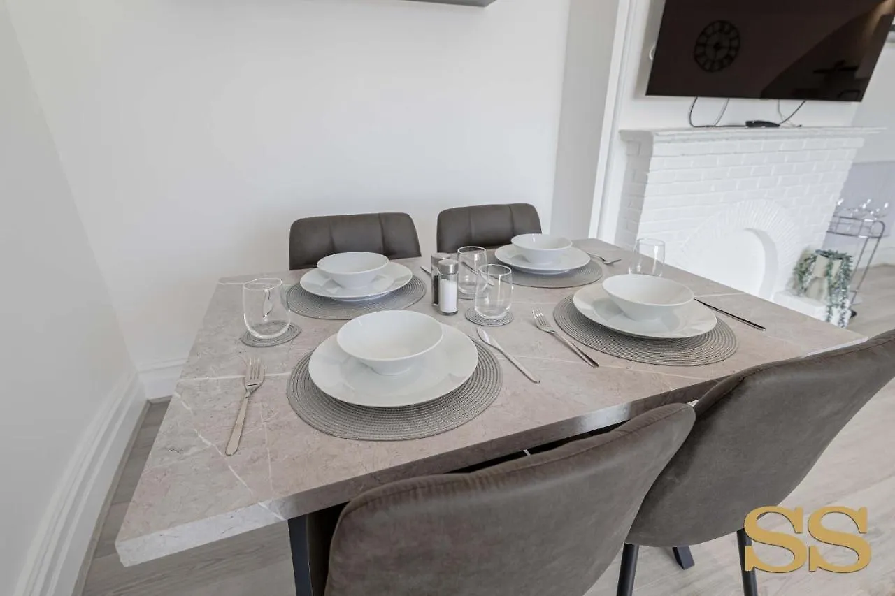 Pearl Penthouse: O2 Academy Proximity with Beach Access Bournemouth 0*,  United Kingdom