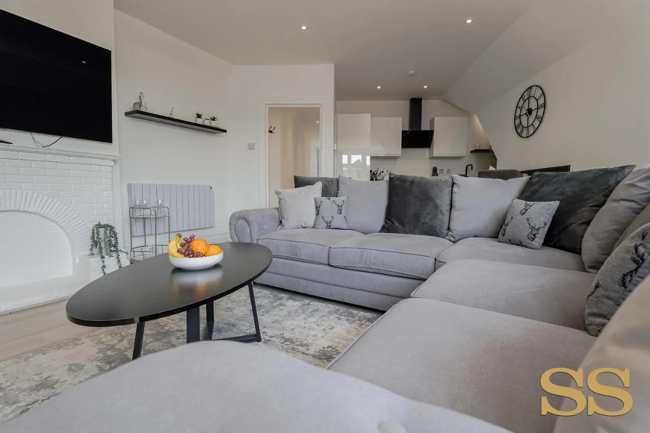 Pearl Penthouse: O2 Academy Proximity with Beach Access Bournemouth
