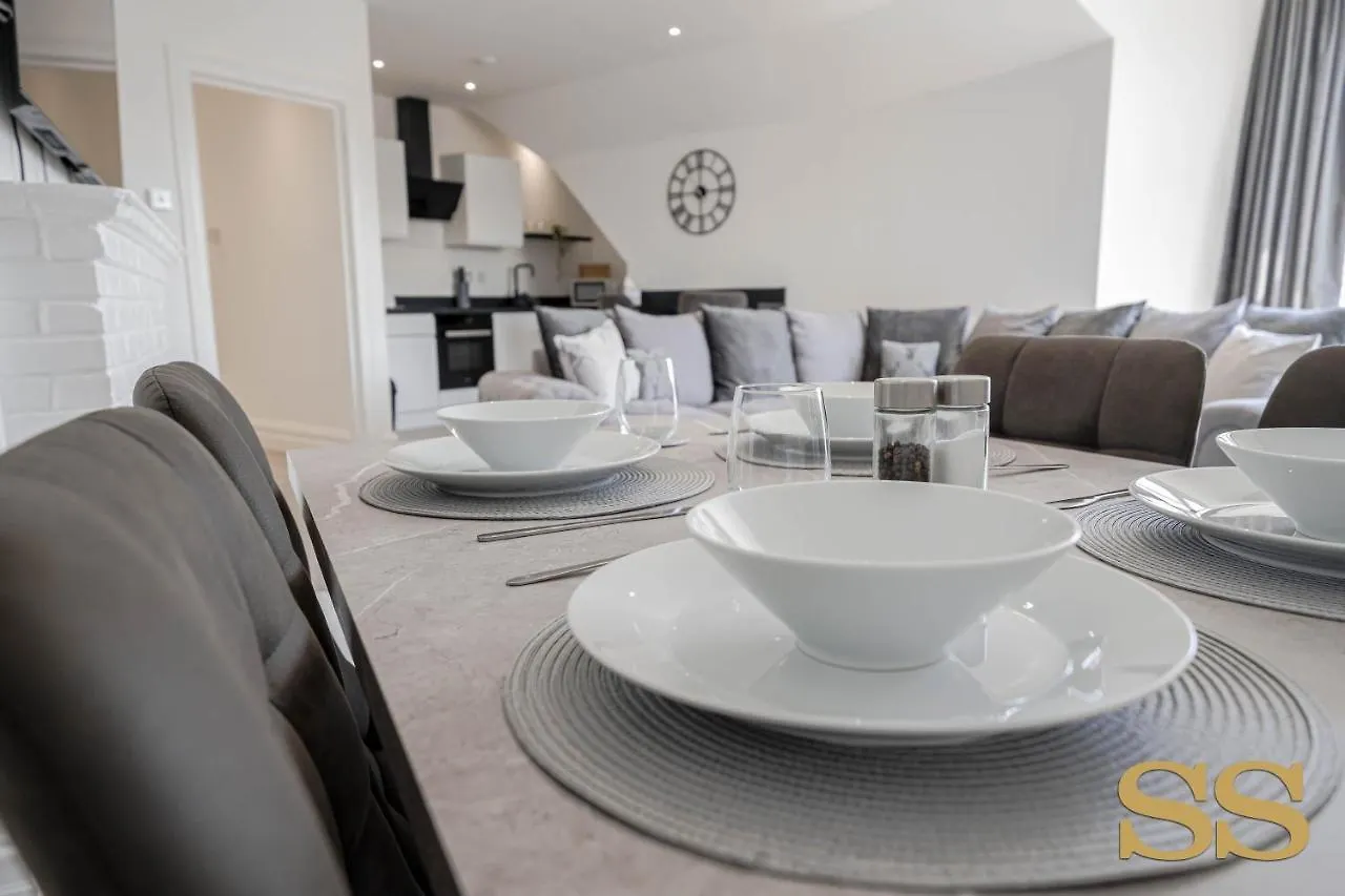Pearl Penthouse: O2 Academy Proximity with Beach Access Bournemouth